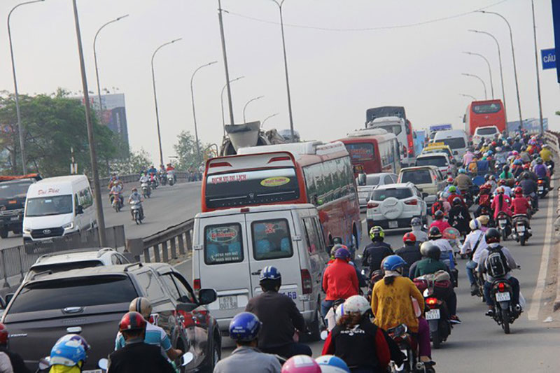 Ngày chủ nhật cuối cùng trong năm, người miền Tây ùn ùn về quê ăn Tết khiến Quốc lộ 1A kẹt cứng Ngày chủ nhật cuối cùng trong năm, người miền Tây ùn ùn về quê ăn Tết khiến Quốc lộ 1A kẹt cứng